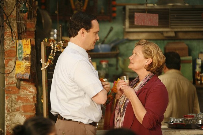 Outsourced - Mama Sutra - Photos - Diedrich Bader