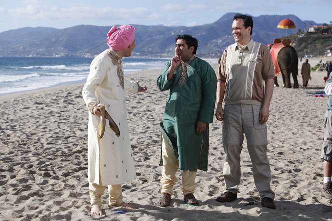 Haló, tady Indie - Rajiv Ties the Baraat: Part 2 - Z filmu - Parvesh Cheena, Diedrich Bader