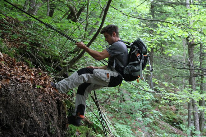 Bear Grylls: Sztárok a vadonban - Filmfotók - Zac Efron