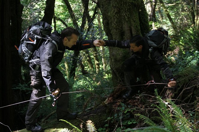 V divočine s Bearom Gryllsom - Z filmu - Tom Arnold, Bear Grylls