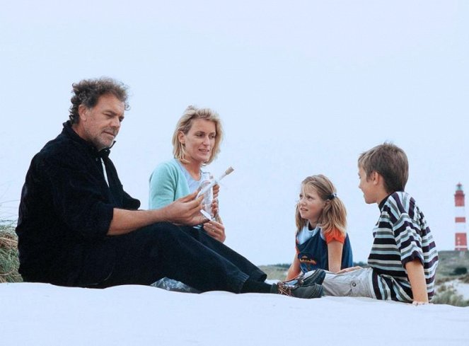 Das Glück ist eine Insel - Filmfotók - Christian Kohlund, Maria Furtwängler
