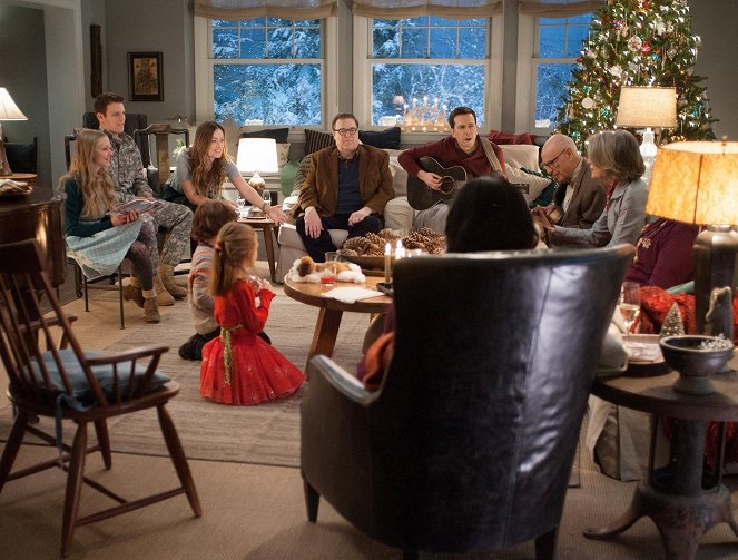 Trable o Vánocích - Z filmu - Amanda Seyfried, Jake Lacy, Olivia Wilde, John Goodman, Ed Helms, Alan Arkin