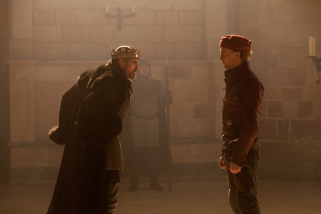 V kruhu koruny - Jindřich IV. (1. díl) - Z filmu - Jeremy Irons, Tom Hiddleston