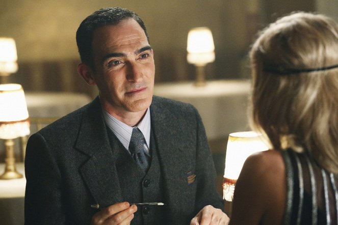 Once Upon A Time - Es war einmal... - Cruellas Geschichte - Filmfotos - Patrick Fischler