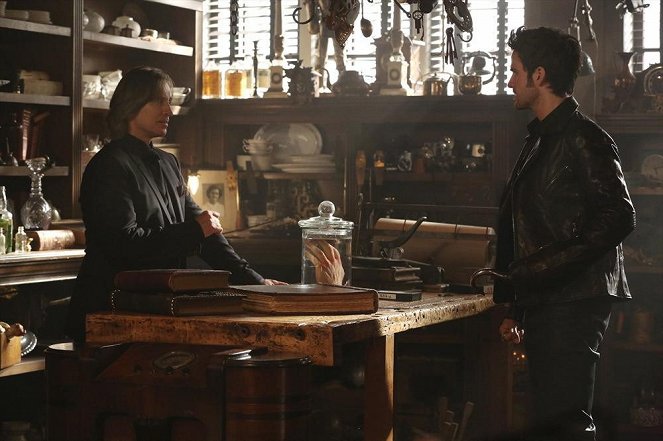 Once Upon a Time - Season 4 - The Apprentice - Photos - Robert Carlyle, Colin O'Donoghue