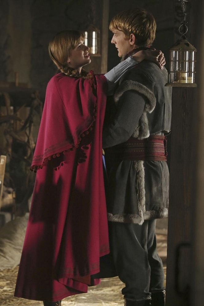 Once Upon a Time - Family Business - Photos - Elizabeth Lail, Scott Michael Foster