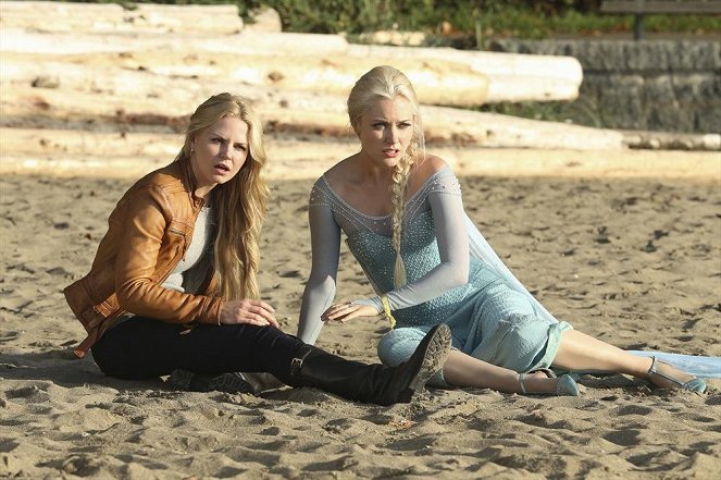 Once Upon A Time - Es war einmal... - Magie ist Sehnsucht, doch schnell wird sie zum Fluch (Teil 2) - Filmfotos - Jennifer Morrison, Georgina Haig