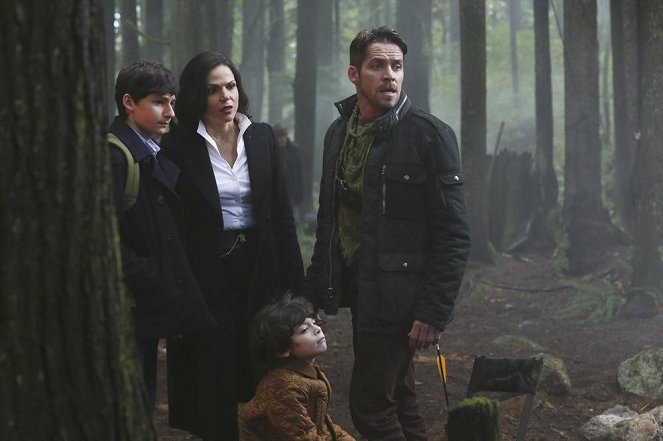 Once Upon a Time - Smash the Mirror: Part 2 - Photos - Jared Gilmore, Lana Parrilla, Sean Maguire