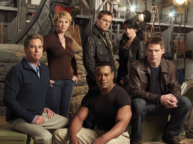 Stargate Kommando SG-1 - Werbefoto - Beau Bridges, Amanda Tapping, Michael Shanks, Christopher Judge, Claudia Black, Ben Browder