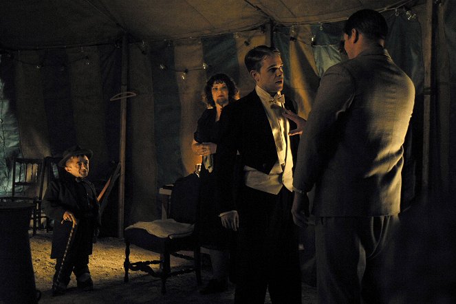 Carnivàle - Photos - Michael J. Anderson, Nick Stahl