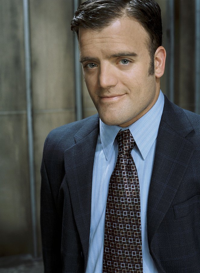 Agentka o stu twarzach - Promo - Kevin Weisman