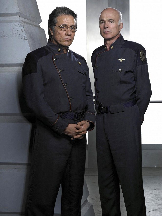 Battlestar Galactica - Werbefoto - Edward James Olmos, Michael Hogan