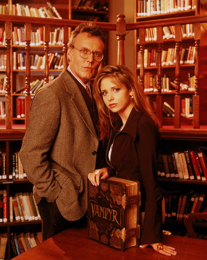 Buffy Vampyyrintappajat - Season 1 - Promokuvat - Anthony Head, Sarah Michelle Gellar