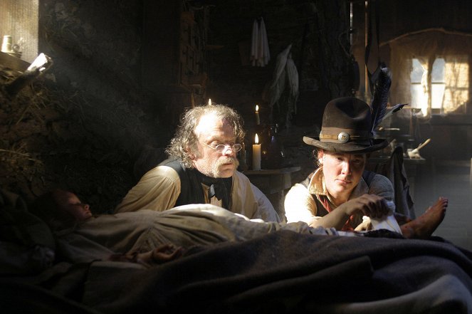 Deadwood - Deep Water - Photos - Brad Dourif, Robin Weigert