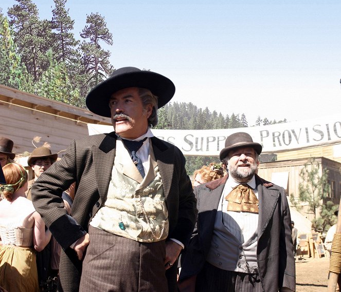 Deadwood - Season 1 - Reconnoitering the Rim - Photos - Powers Boothe, Ricky Jay