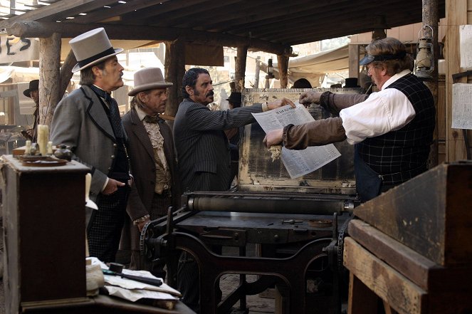 Deadwood - Plague - Z filmu - Powers Boothe, William Sanderson, Ian McShane, Jeffrey Jones