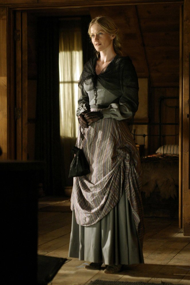 Deadwood - Season 1 - Bullock Returns to the Camp - Photos - Paula Malcomson