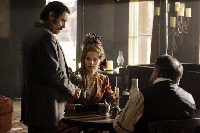 Deadwood - Season 1 - No Other Sons or Daughters - Photos - Kim Dickens