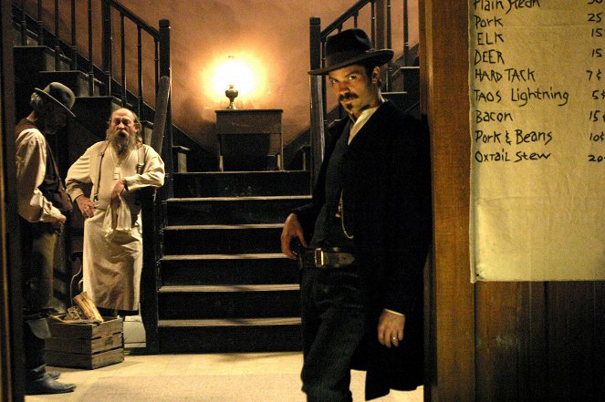 Deadwood - Season 1 - No Other Sons or Daughters - Z filmu - Timothy Olyphant