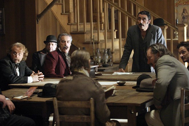 Deadwood - Season 1 - Žádní další synové a dcery - Z filmu - W. Earl Brown, Powers Boothe, Ian McShane