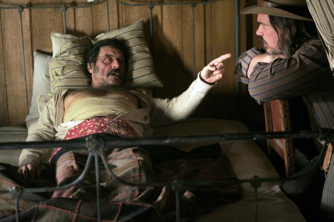 Deadwood - Season 2 - Komplikationen - Filmfotos - Ian McShane