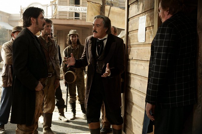 Deadwood - Complications - Photos - Powers Boothe