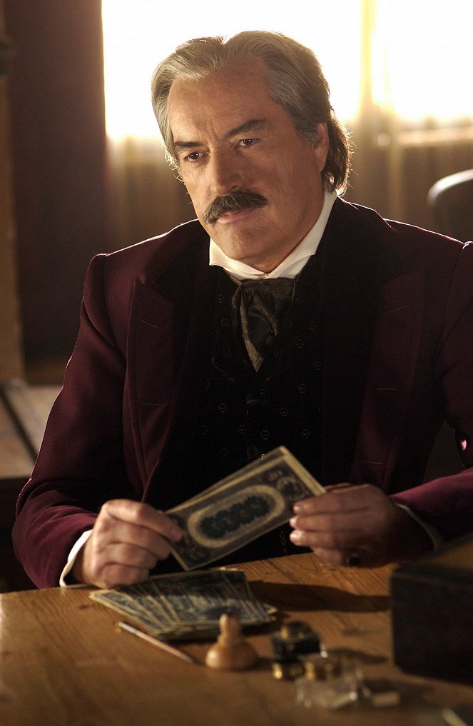 Deadwood - Something Very Expensive - Z filmu - Powers Boothe