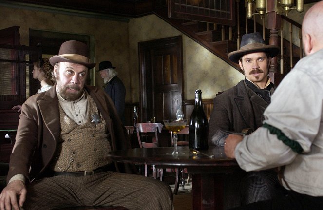 Deadwood - Season 2 - Amalgamation and Capital - Photos - Timothy Olyphant