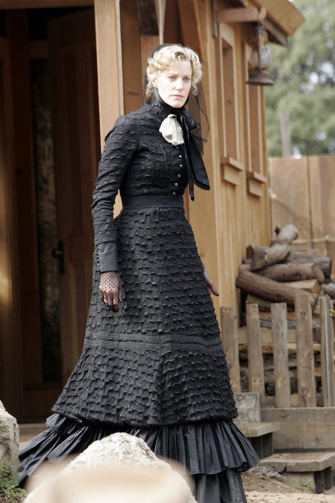 Deadwood - Season 2 - The Whores Can Come - Photos - Anna Gunn