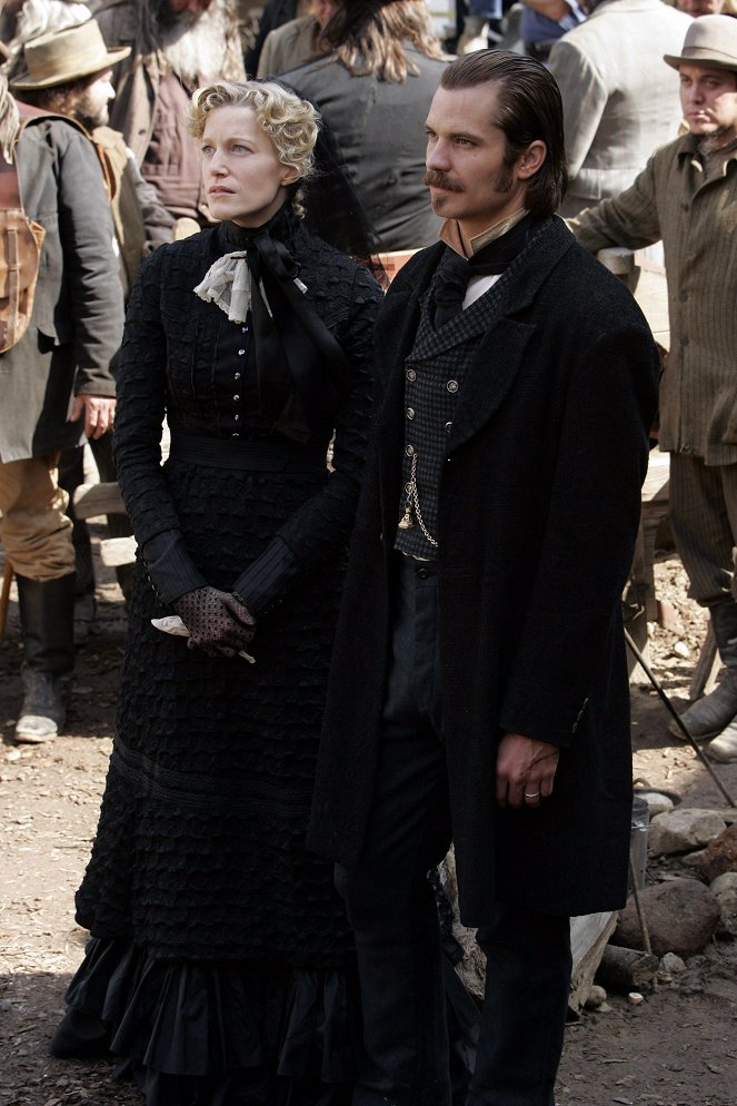 Deadwood - Beerdigung - Filmfotos - Anna Gunn, Timothy Olyphant