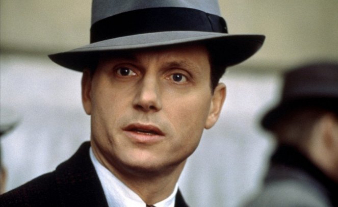 An American Rhapsody - Z filmu - Tony Goldwyn