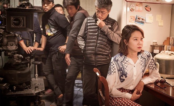 Goryeonghwagajok - Dreharbeiten - Hae-seong Song, Hyo-jin Gong