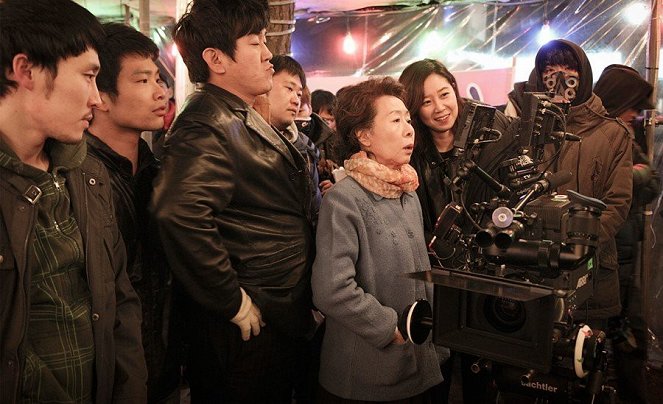 Goryeonghwagajok - Dreharbeiten - Je-moon Yoon, Yuh-jung Youn, Hyo-jin Gong