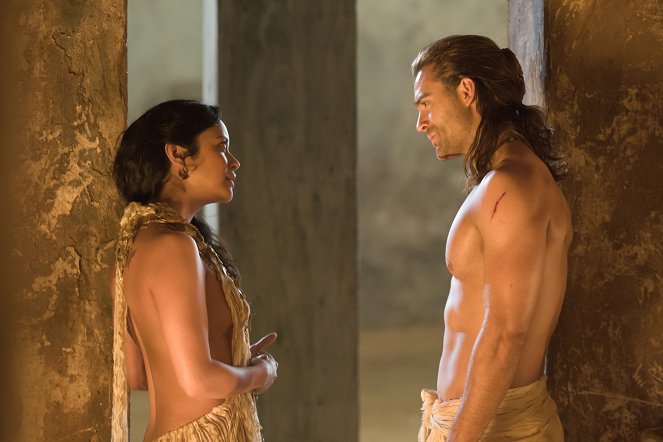 Spartacus: Gods of the Arena - Filmfotos - Marisa Ramirez, Dustin Clare