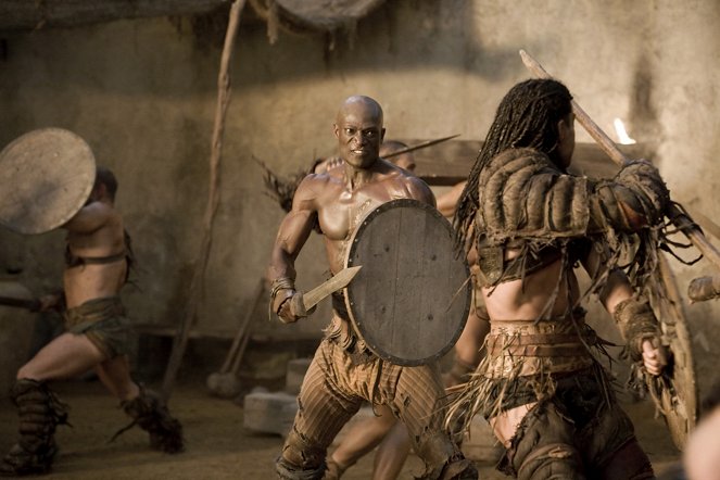 Spartacus : Les dieux de l'arène - Un lourd passé - Film - Peter Mensah