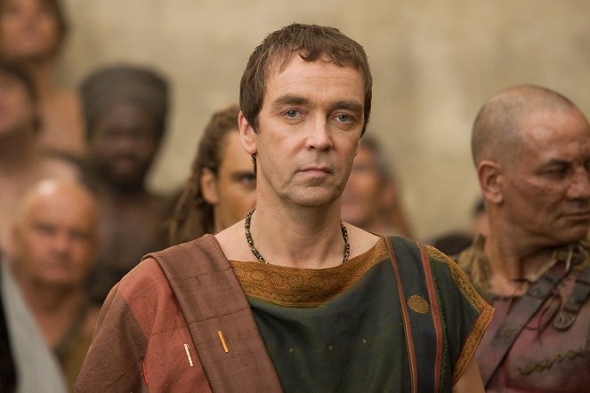 Spartakus: Bohovia arény - Dávné hříchy - Z filmu - John Hannah