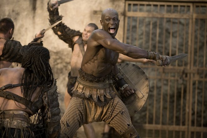 Spartakus: Bohovia arény - Dávné hříchy - Z filmu - Peter Mensah