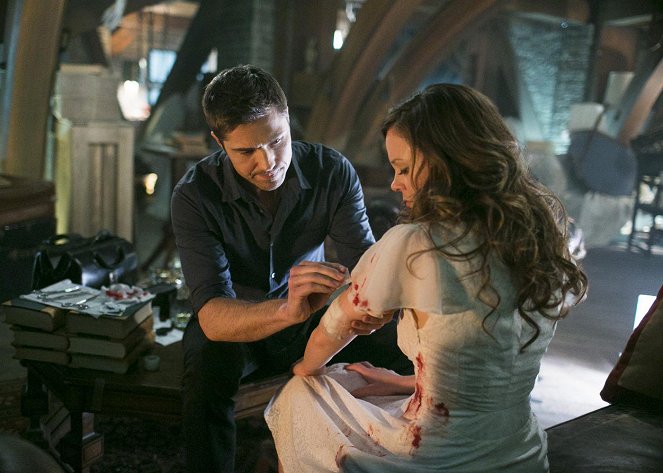Witches of East End - Boogie Knight - Photos - Eric Winter, Rachel Boston