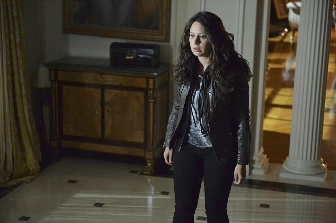 Scandal - Season 4 - Baby Made a Mess - Photos - Katie Lowes
