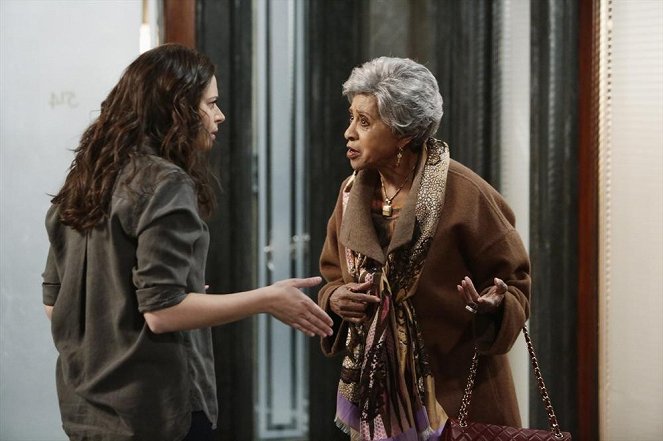 Scandal - Where's the Black Lady? - Photos - Katie Lowes