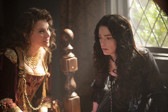 Salem - Season 2 - Wages of Sin - Photos - Lucy Lawless, Janet Montgomery