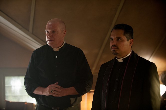 The Vatican Tapes - Photos - Peter Andersson, Michael Peña