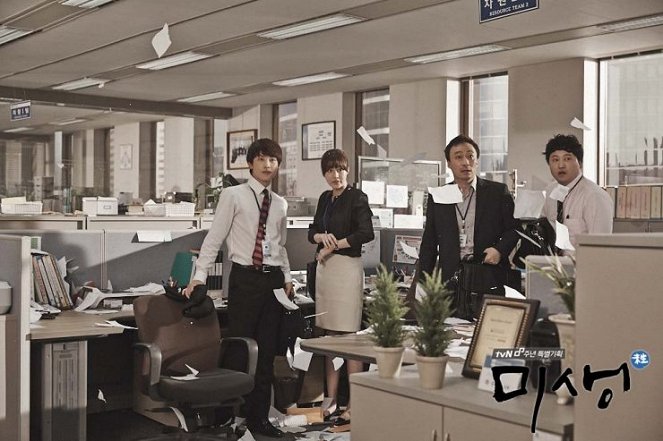 Misaeng: Incomplete Life - Lobbykaarten - Siwan, So-ra Kang, Seong-min Lee, Dae-myeong Kim