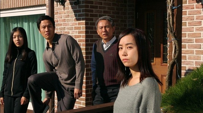 Boogeun gajeok - Kuvat elokuvasta - So-yeong Park, Woo Jung, Byung-ho Son, Yoo-mi Kim