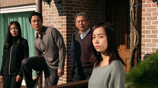 Boogeun gajeok - Filmfotók - So-yeong Park, Woo Jung, Byung-ho Son, Yoo-mi Kim