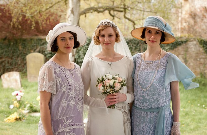 Downton Abbey - Scherbenhaufen - Werbefoto - Jessica Brown Findlay, Laura Carmichael, Michelle Dockery