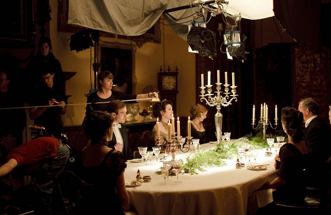 Panství Downton: Pohled do zákulisí - Z filmu - Charlie Cox, Elizabeth McGovern