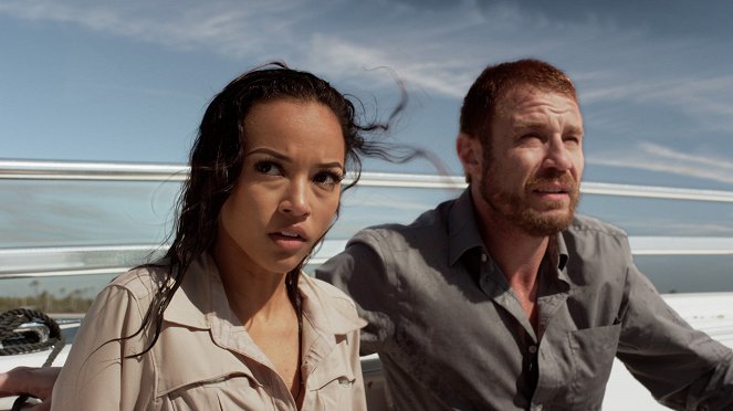 3 Headed Shark Attack - Do filme - Karrueche Tran, Jaason Simmons