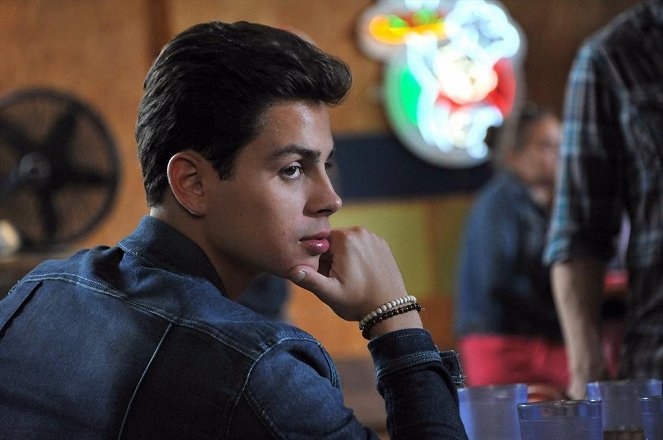 The Fosters - Stay - Film - Jake T. Austin