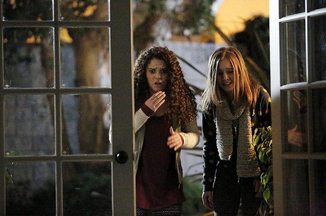 The Fosters - Justify the Means - Van film - Madison Pettis, Izabela Vidovic
